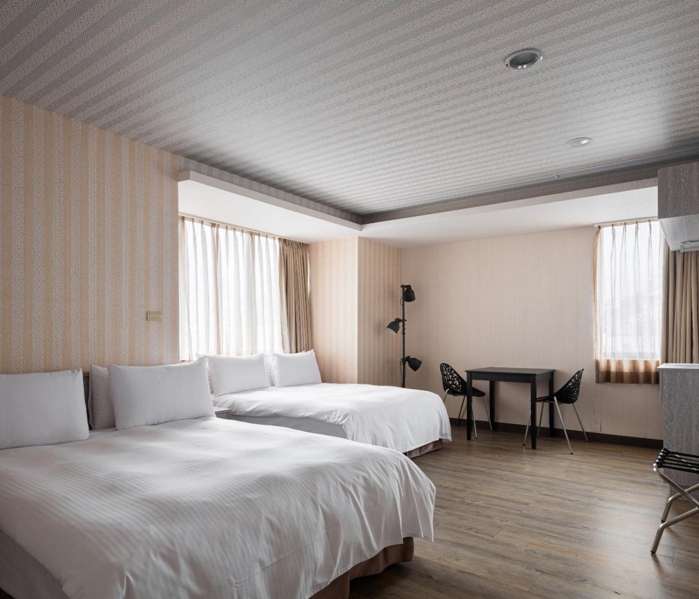 West Hotel Пулі Екстер'єр фото